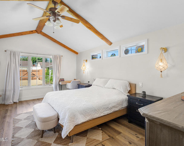 7039 Sylvia Avenue - Photo Thumbnail 15