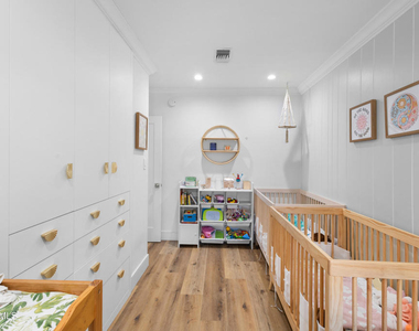 7039 Sylvia Avenue - Photo Thumbnail 26