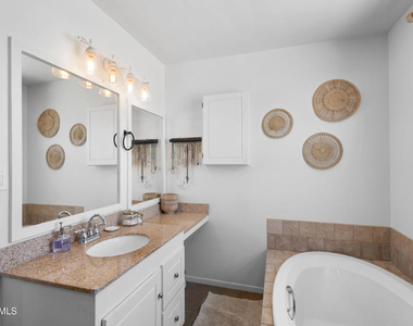 7039 Sylvia Avenue - Photo Thumbnail 21