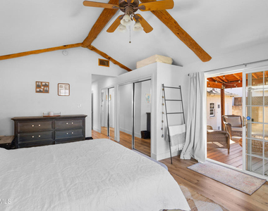7039 Sylvia Avenue - Photo Thumbnail 16