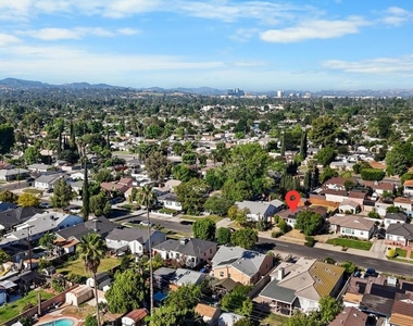 7039 Sylvia Avenue - Photo Thumbnail 39