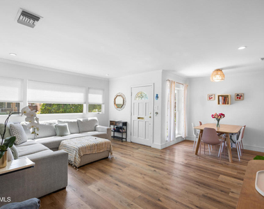 7039 Sylvia Avenue - Photo Thumbnail 7