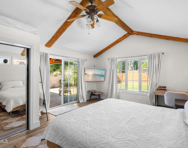 7039 Sylvia Avenue - Photo Thumbnail 18