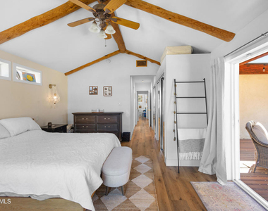 7039 Sylvia Avenue - Photo Thumbnail 17