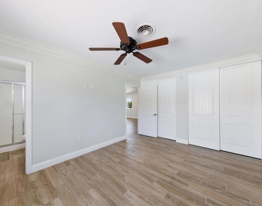 77054 California Drive - Photo Thumbnail 12