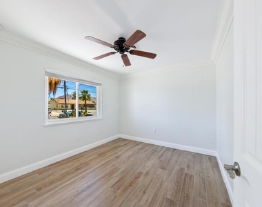 77054 California Drive - Photo Thumbnail 14