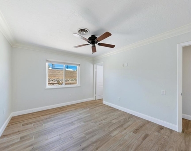 77054 California Drive - Photo Thumbnail 11