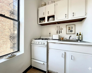 East 14th Street - Photo Thumbnail 1