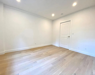238 East 58th Street - Photo Thumbnail 5