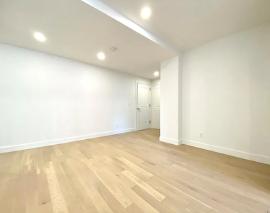 238 East 58th Street - Photo Thumbnail 3