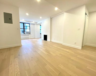 238 East 58th Street - Photo Thumbnail 1