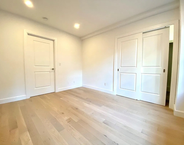 238 East 58th Street - Photo Thumbnail 4