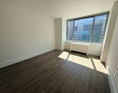 West 47th Street - Photo Thumbnail 1
