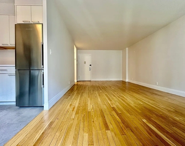 West 96th Street - Photo Thumbnail 3