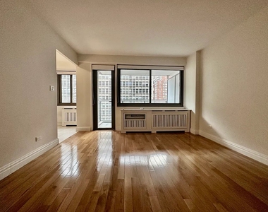 West 96th Street - Photo Thumbnail 5