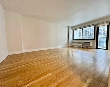 West 96th Street - Photo Thumbnail 4