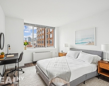 Chrystie St. - Photo Thumbnail 3