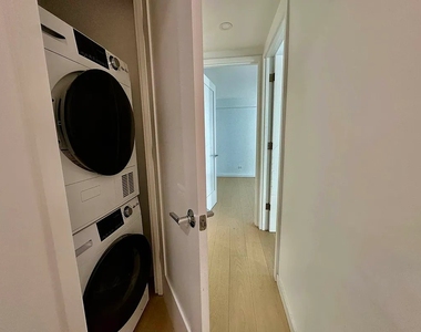 West 87th Street - Photo Thumbnail 12