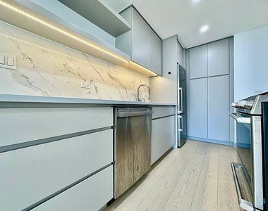 West 87th Street - Photo Thumbnail 1