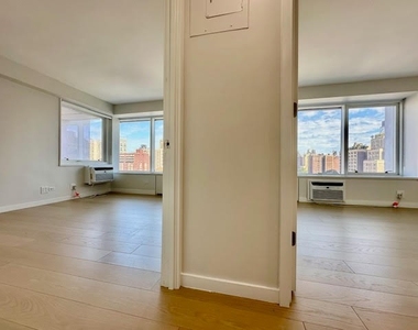 West 87th Street - Photo Thumbnail 5