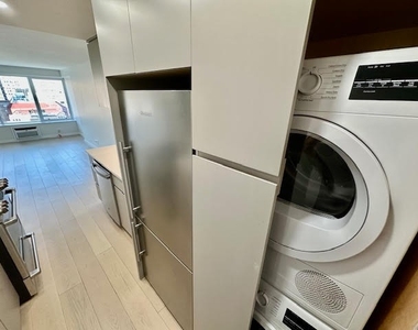 West 87th Street - Photo Thumbnail 1
