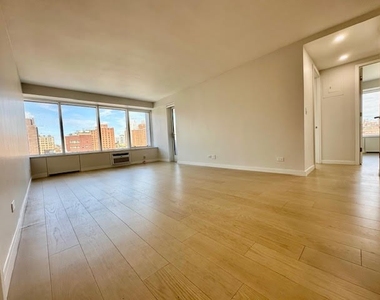 West 87th Street - Photo Thumbnail 2