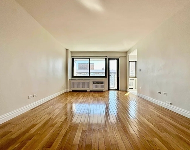 West 96th Street - Photo Thumbnail 3