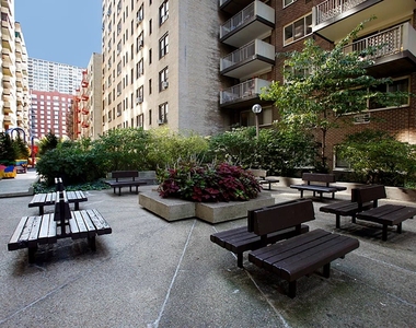 West 96th Street - Photo Thumbnail 12