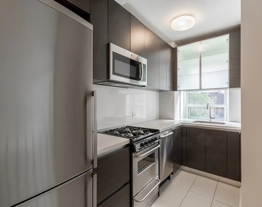 Amsterdam Avenue - Photo Thumbnail 1