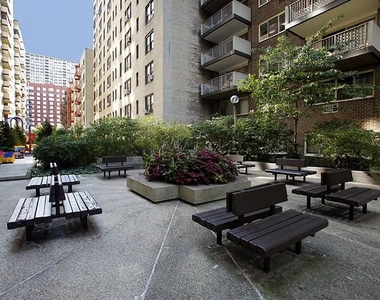 West 97th Street - Photo Thumbnail 7