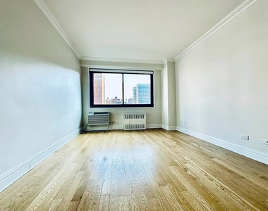 West 97th Street - Photo Thumbnail 4