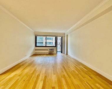 West 96th Street - Photo Thumbnail 7
