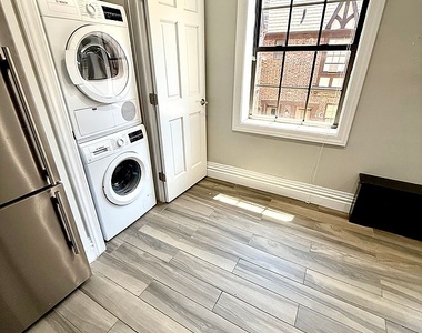 191st Street - Photo Thumbnail 3