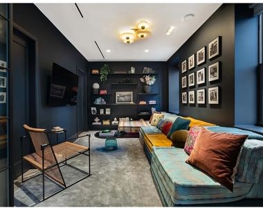 260 W Broadway - Photo Thumbnail 15