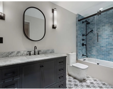 260 W Broadway - Photo Thumbnail 9