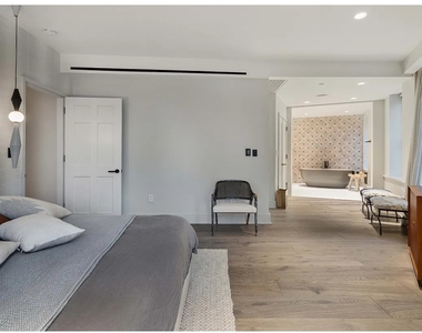 260 W Broadway - Photo Thumbnail 11