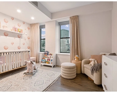 260 W Broadway - Photo Thumbnail 12