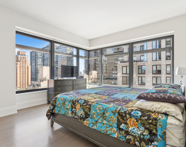 301 E 50th St - Photo Thumbnail 5