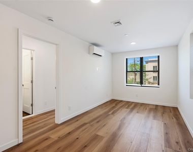 6247 60th Street - Photo Thumbnail 3