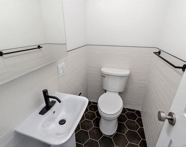 6247 60th Street - Photo Thumbnail 9
