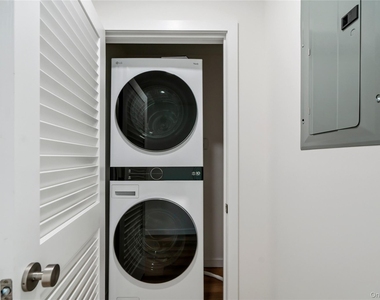 6247 60th Street - Photo Thumbnail 10