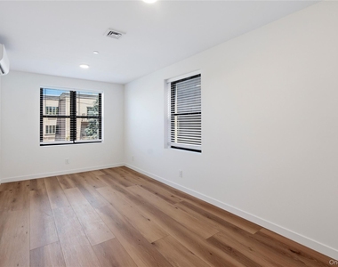 6247 60th Street - Photo Thumbnail 2