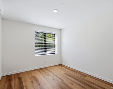 6247 60th Street - Photo Thumbnail 7