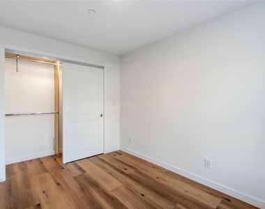 6247 60th Street - Photo Thumbnail 7