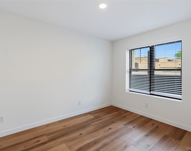 6247 60th Street - Photo Thumbnail 6