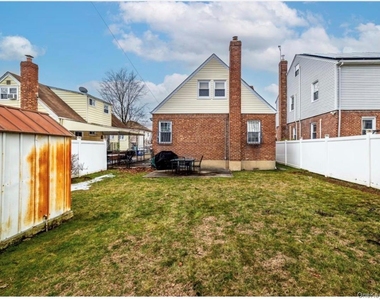 11515 141st Street - Photo Thumbnail 2