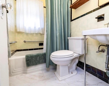 11515 141st Street - Photo Thumbnail 3