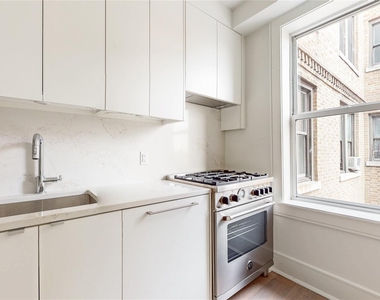 148-09 Northern Boulevard - Photo Thumbnail 6