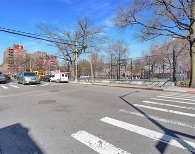 4515 82nd Street - Photo Thumbnail 10