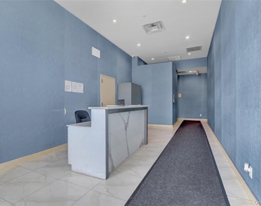 4515 82nd Street - Photo Thumbnail 9